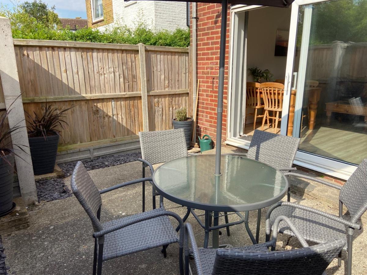Villa The Seagull, With Driveway And Patio Garden Whitstable Esterno foto